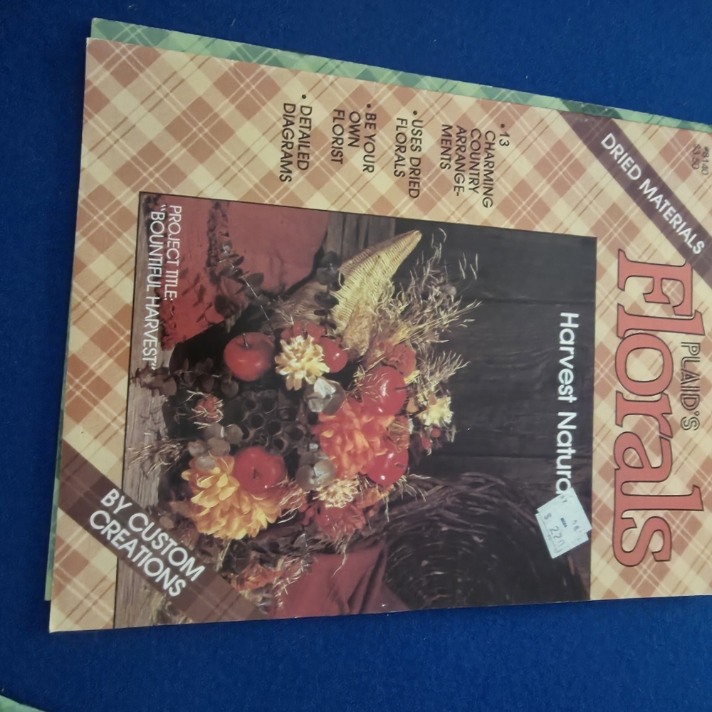 Assorted Craft Booklets - Picture 8 of 12